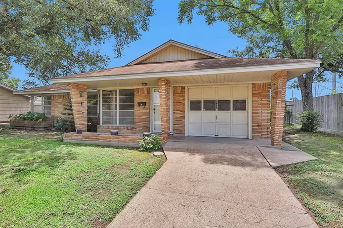 Photo of 3919 Gardendale Drive, Houston, TX
