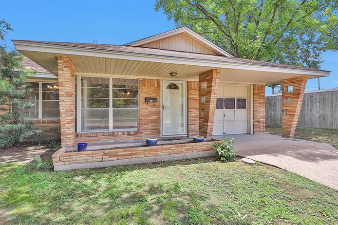 Photo 4 of 3919 Gardendale Drive, Houston, TX