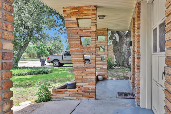 Photo 5 of 3919 Gardendale Drive, Houston, TX