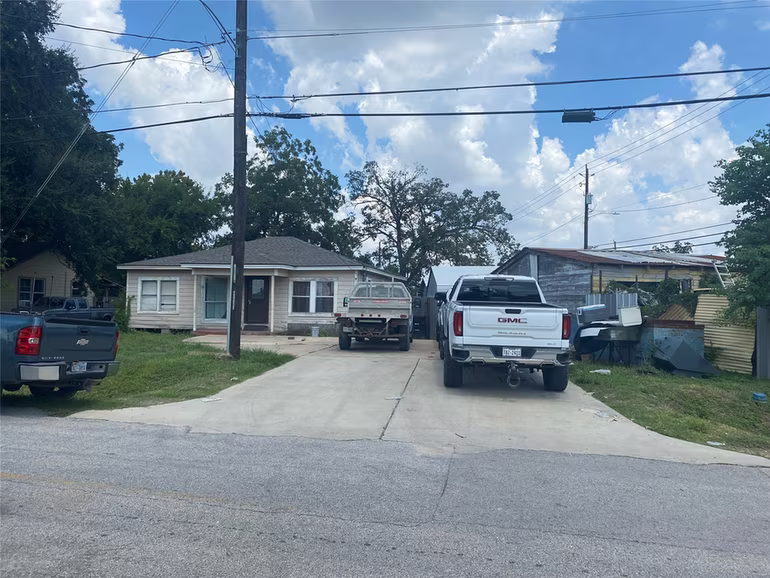 Photo of 91 Burbank Street, Houston, TX 77076