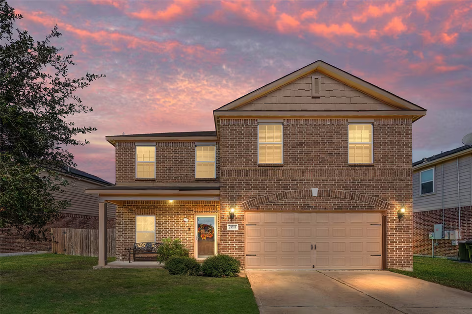 Photo 3 of 2011 Beach Bluff Road, Rosenberg, TX