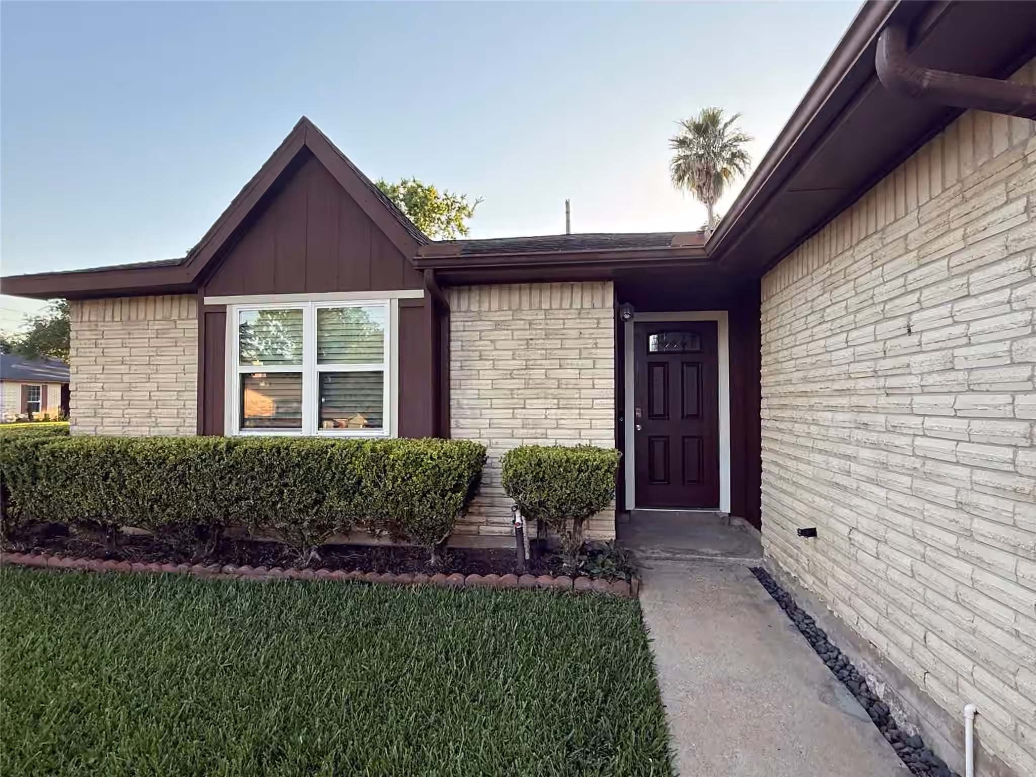 Photo 4 of 7303 Millbrae Lane, Houston, TX