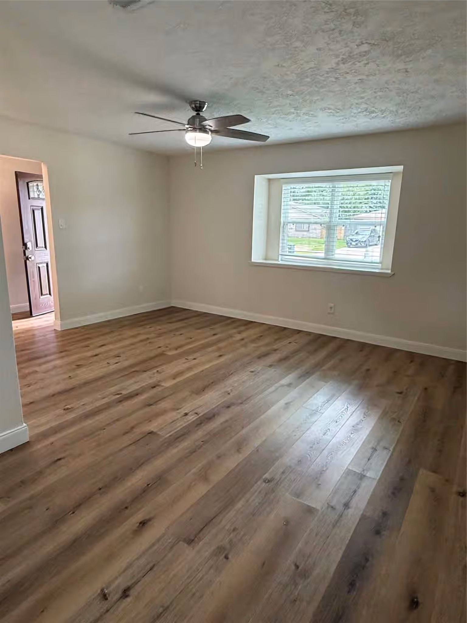 Photo 7 of 7303 Millbrae Lane, Houston, TX