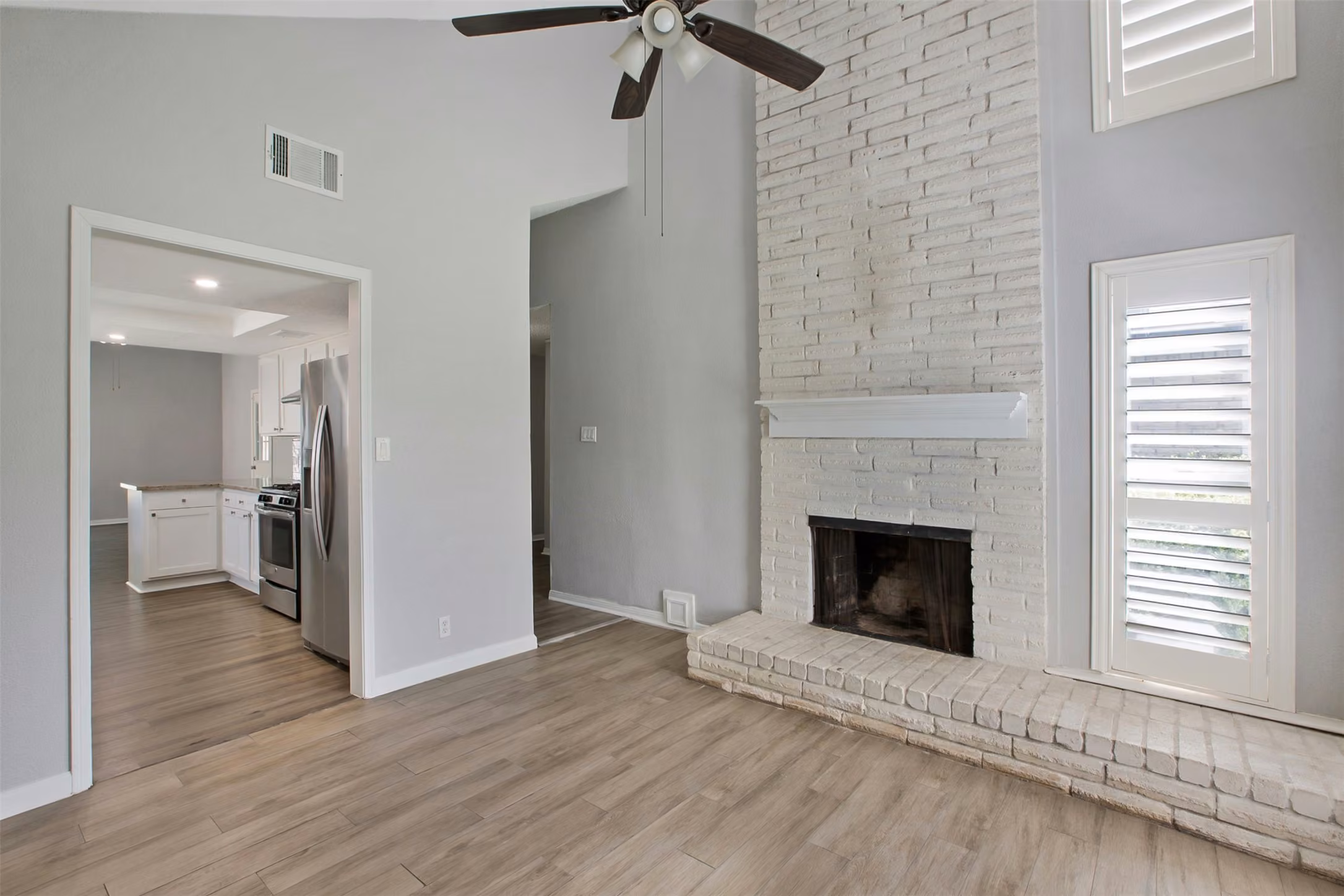Photo 6 of 9114 Southbluff Boulevard, Houston, TX