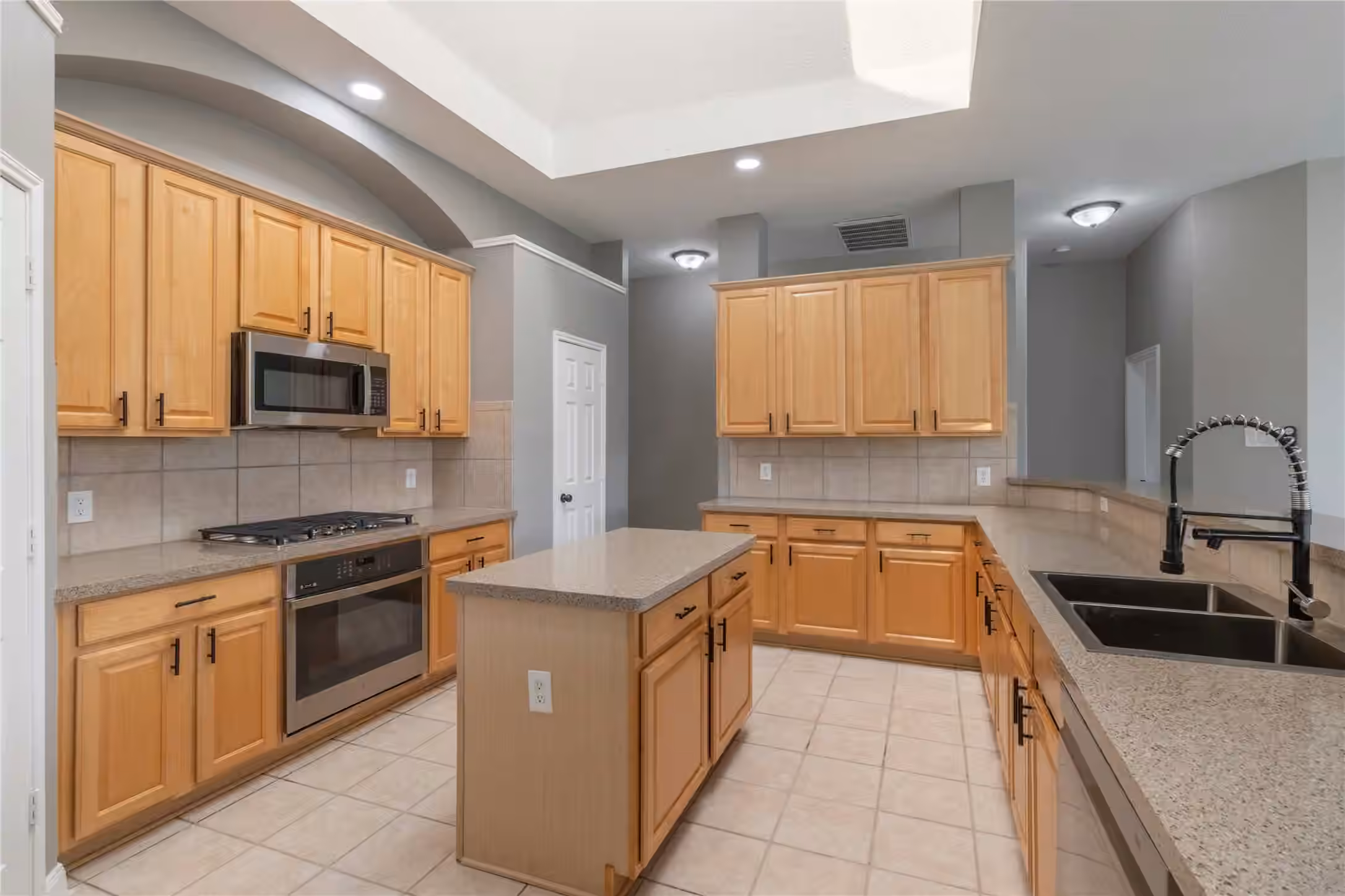 Photo 5 of 12014 Echo Canyon Drive, Tomball, TX