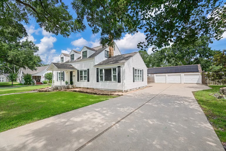 Photo 2 of 1008 Heights Street, El Campo, TX
