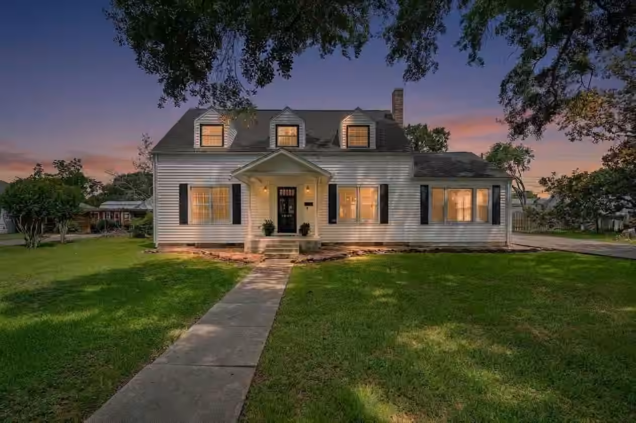 Photo 4 of 1008 Heights Street, El Campo, TX