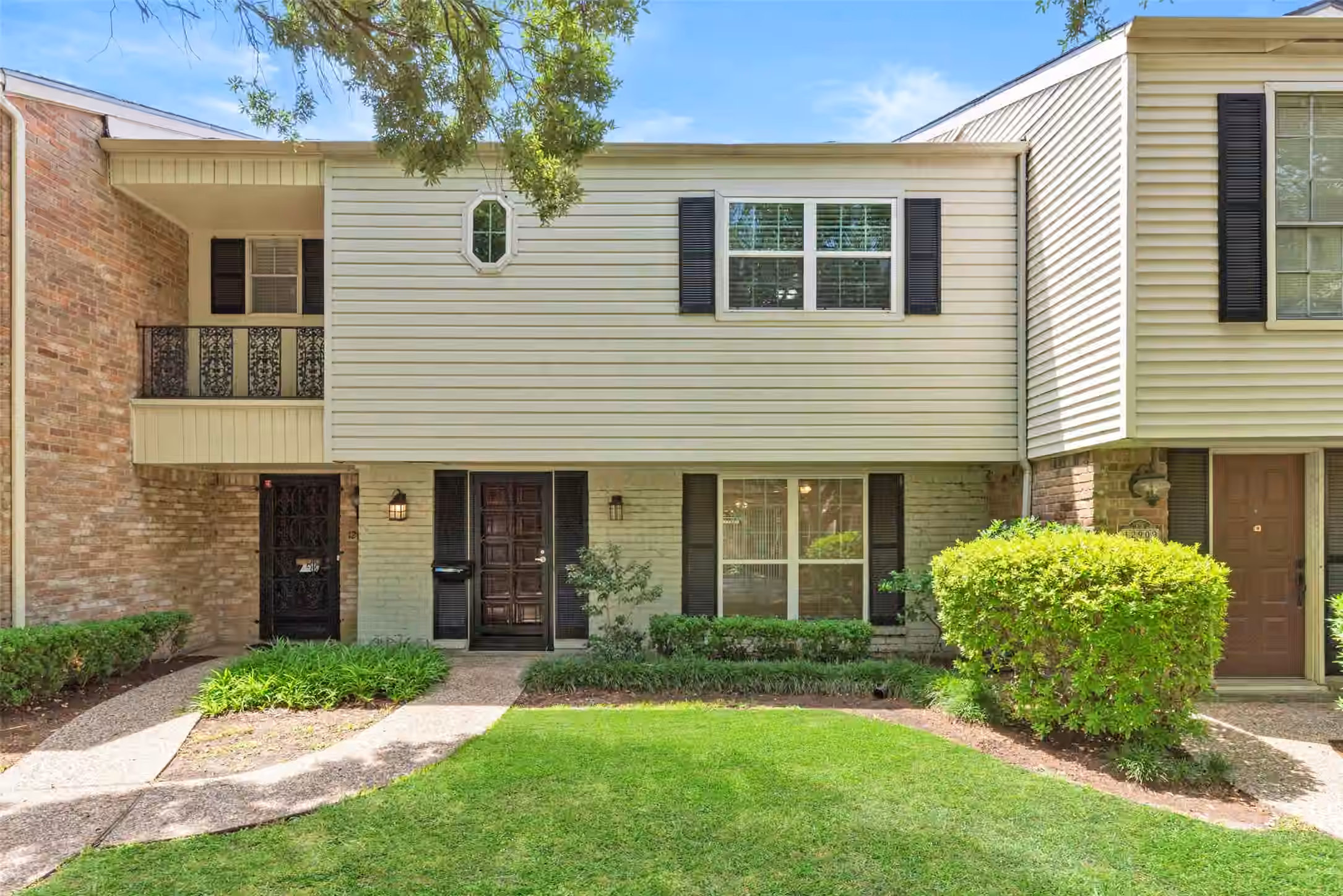 Photo 2 of 12907 Trail Hollow Drive 2907, Houston, TX