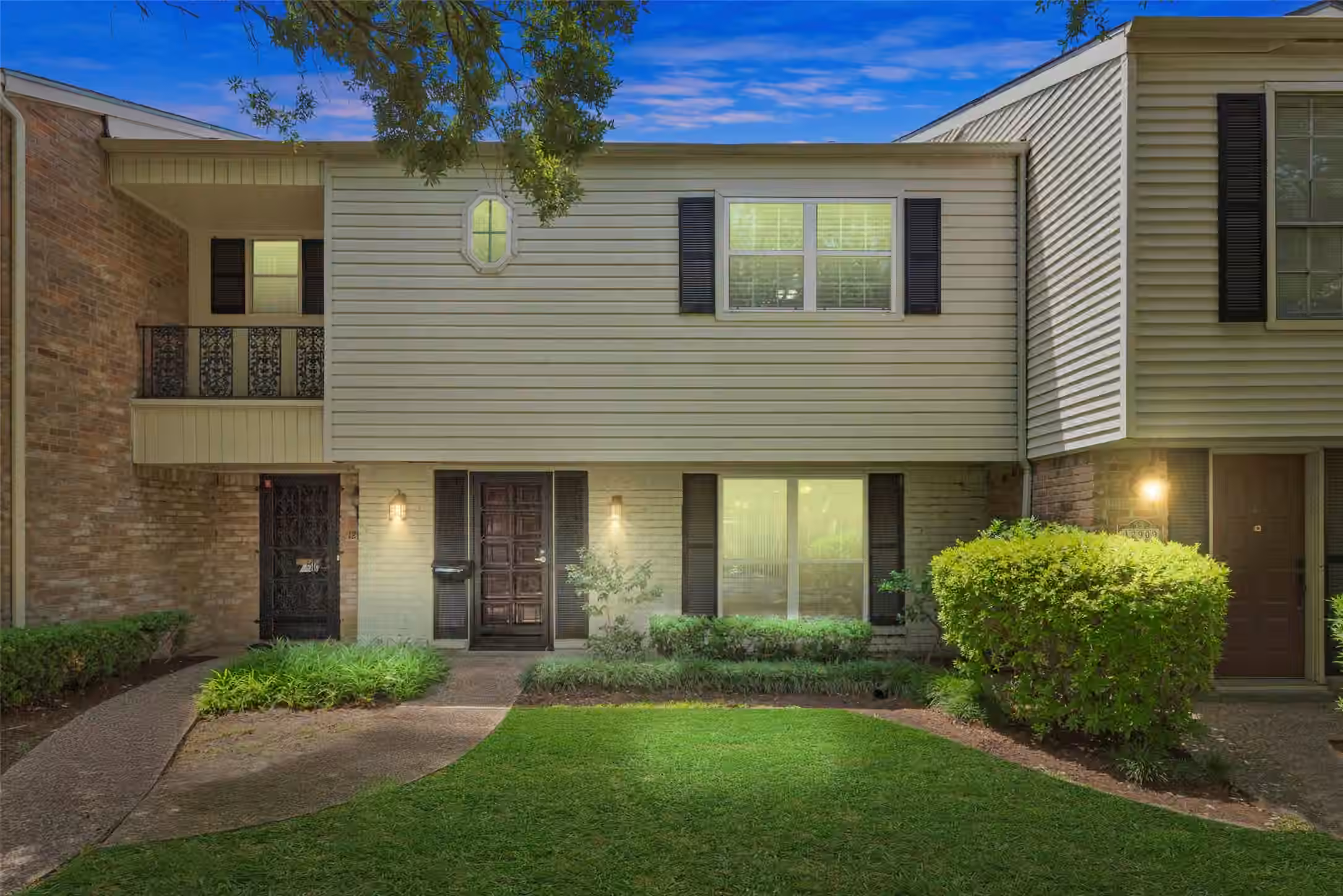 Photo 3 of 12907 Trail Hollow Drive 2907, Houston, TX