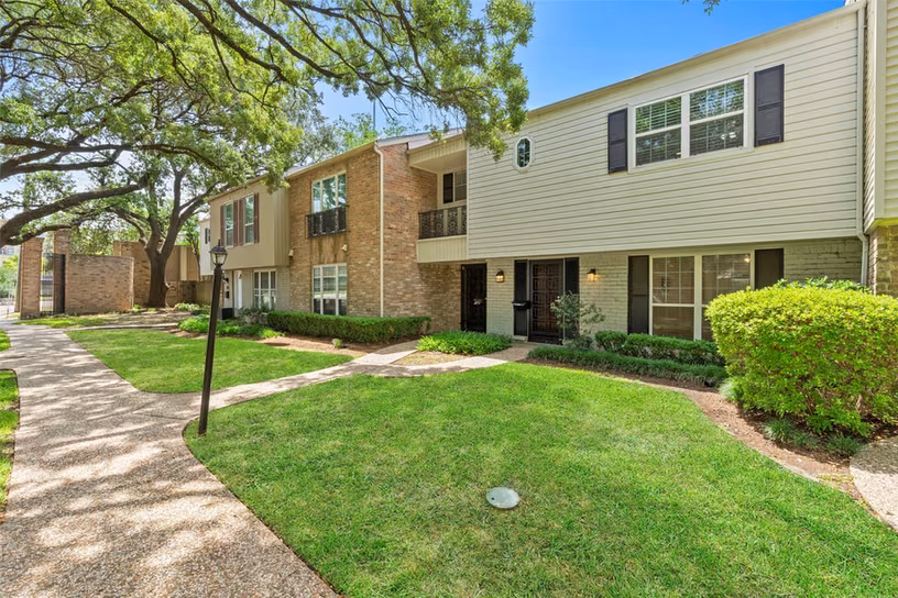 Photo 5 of 12907 Trail Hollow Drive 2907, Houston, TX