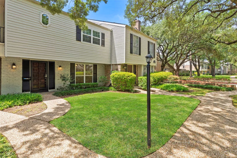 Photo 6 of 12907 Trail Hollow Drive 2907, Houston, TX