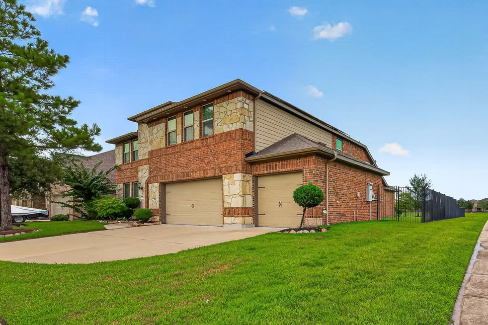 Photo 2 of 9110 Hollowcreek Point Lane, Cypress, TX