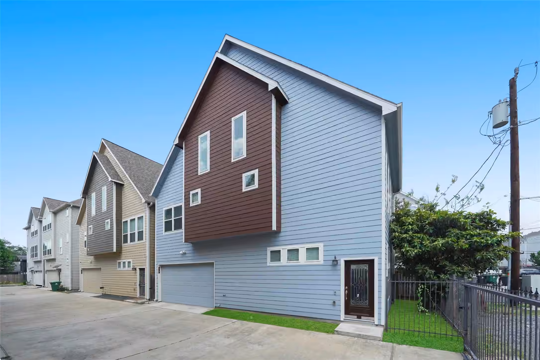 Photo of 724 Link Road, Houston, TX 77009