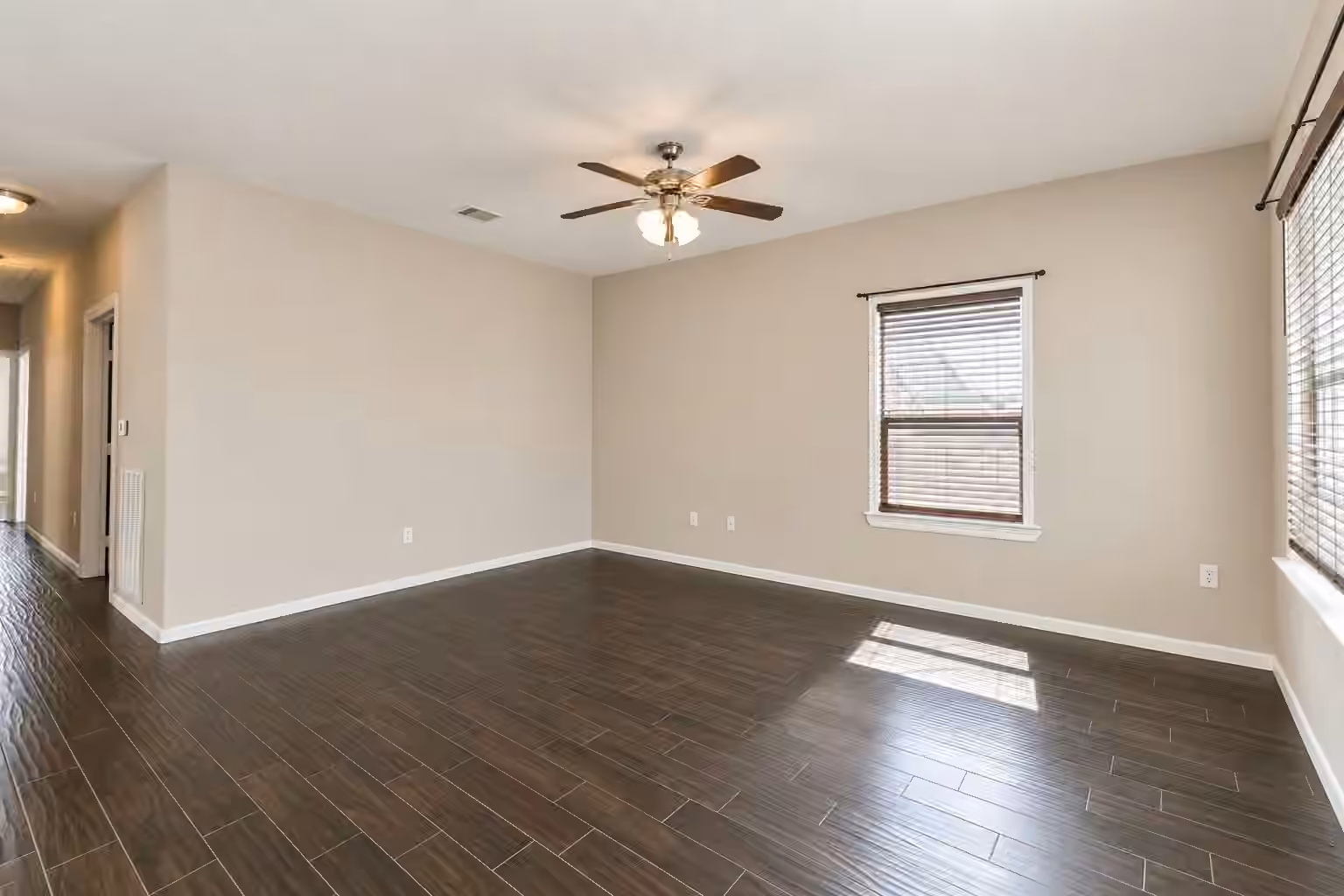 Photo 4 of 902 Virginia Avenue, League City, TX