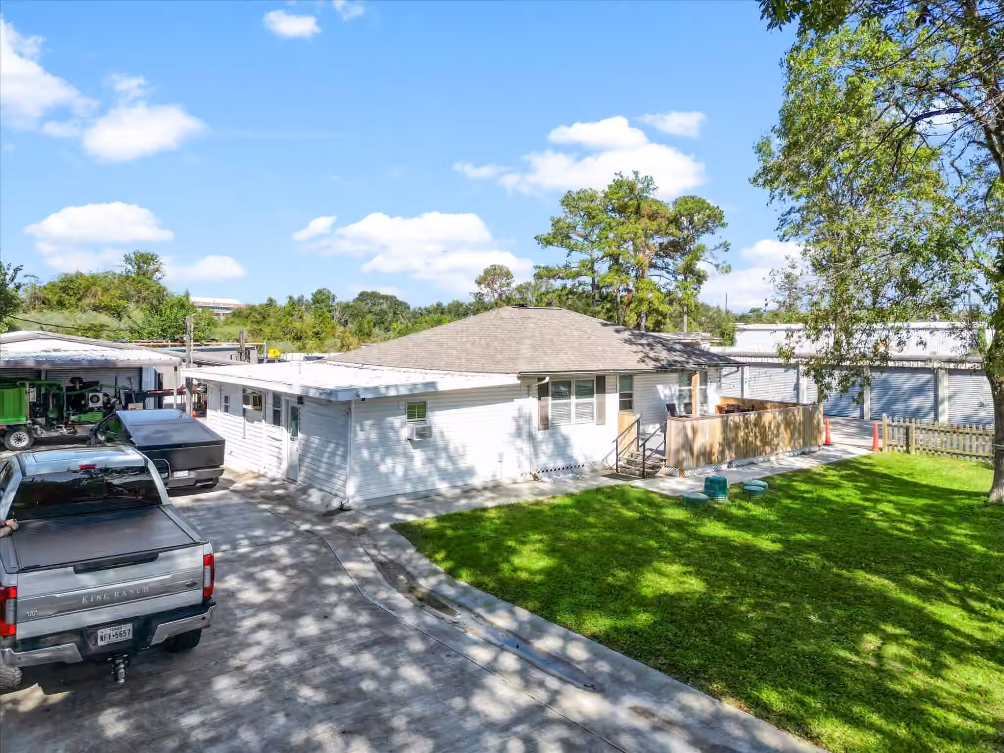 Photo 3 of 9902 Franklin Road, Houston, TX