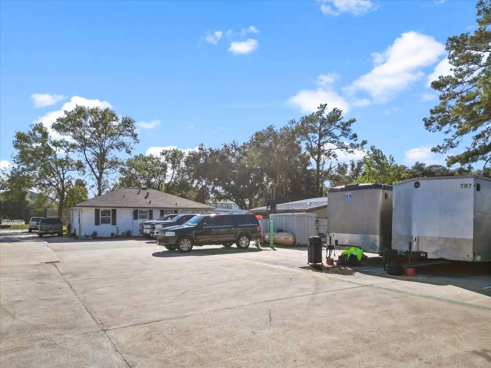 Photo 4 of 9902 Franklin Road, Houston, TX