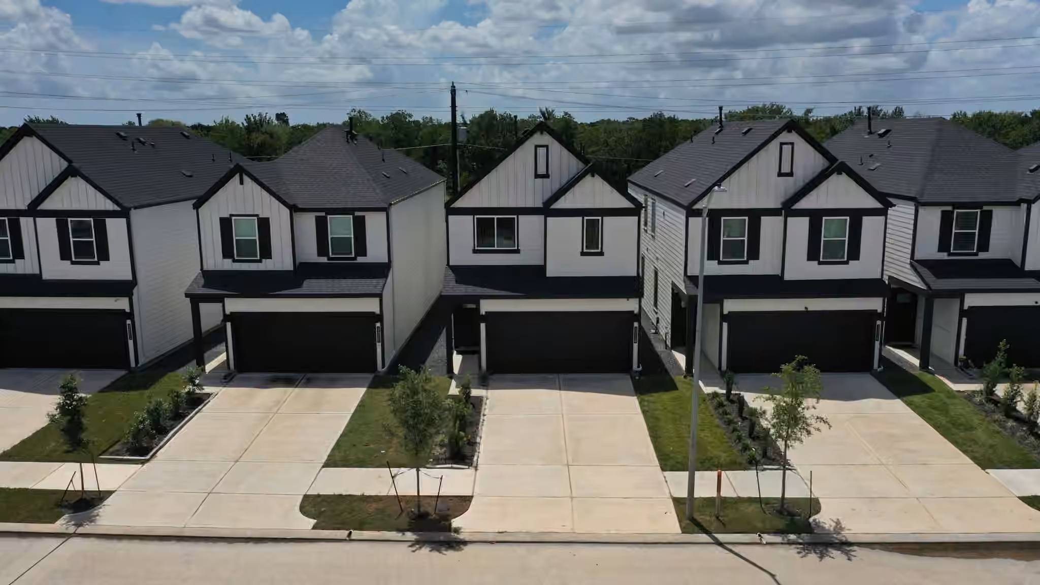 Photo 2 of 3218 Crown Gate Drive, Houston, TX