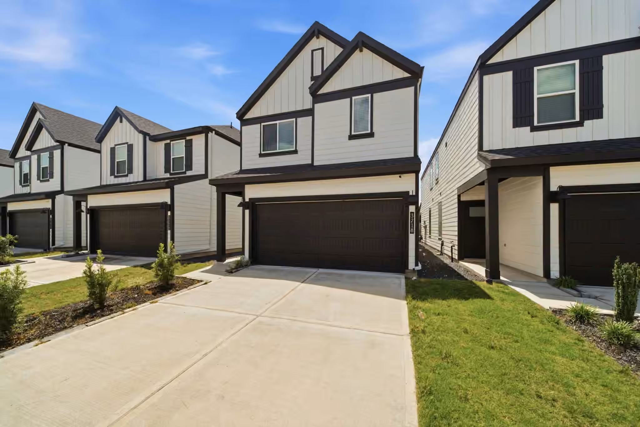 Photo 3 of 3218 Crown Gate Drive, Houston, TX