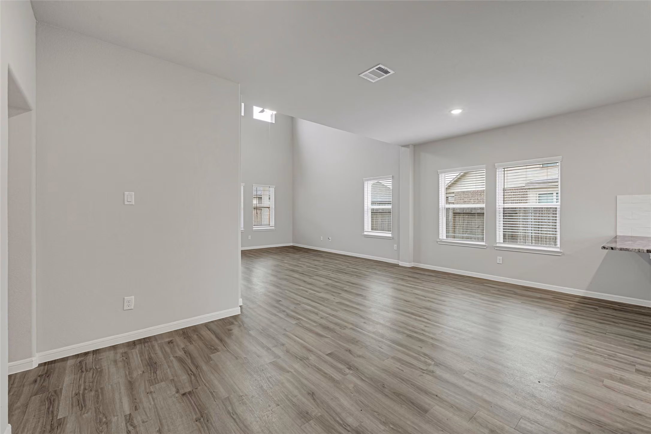 Photo 4 of 2106 Spring Hollow Drive, Baytown, TX