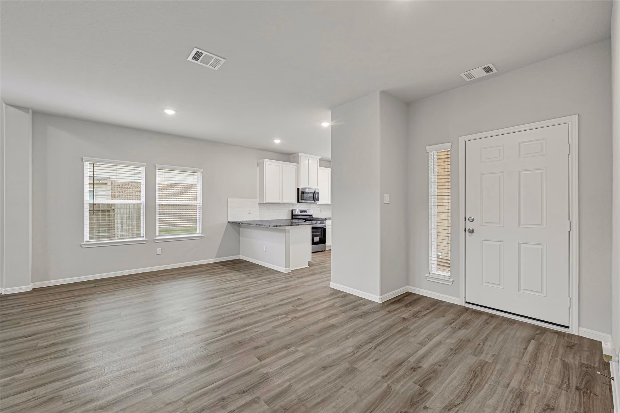 Photo 5 of 2106 Spring Hollow Drive, Baytown, TX