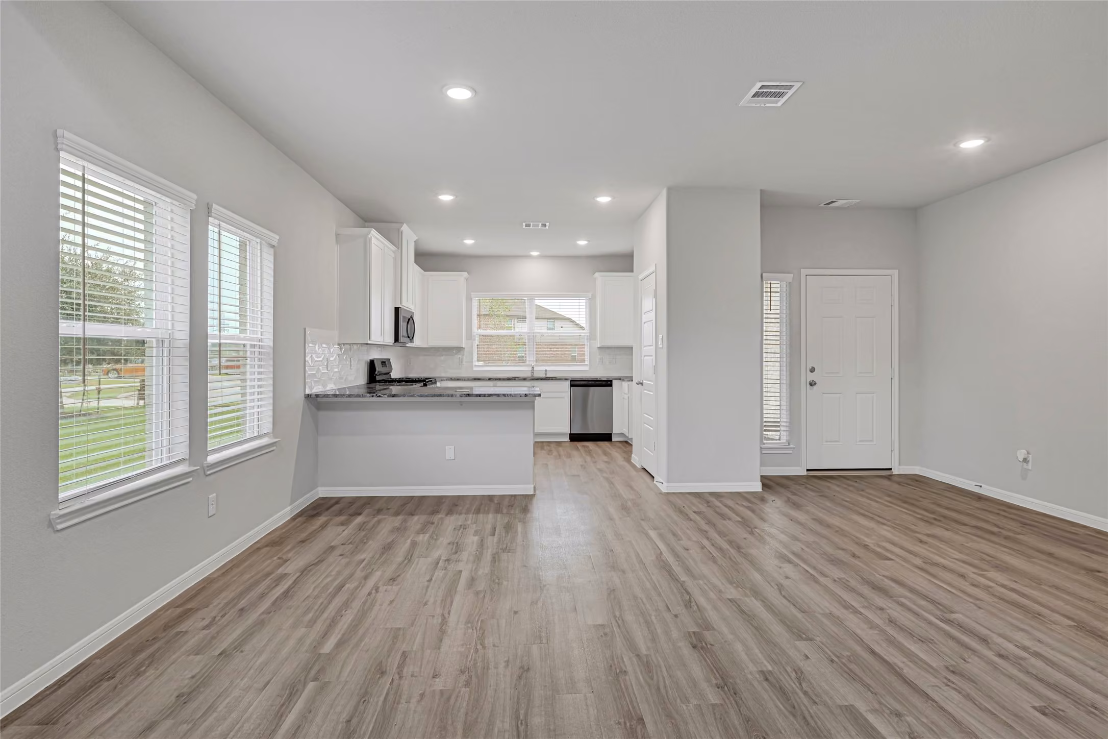 Photo 6 of 2106 Spring Hollow Drive, Baytown, TX