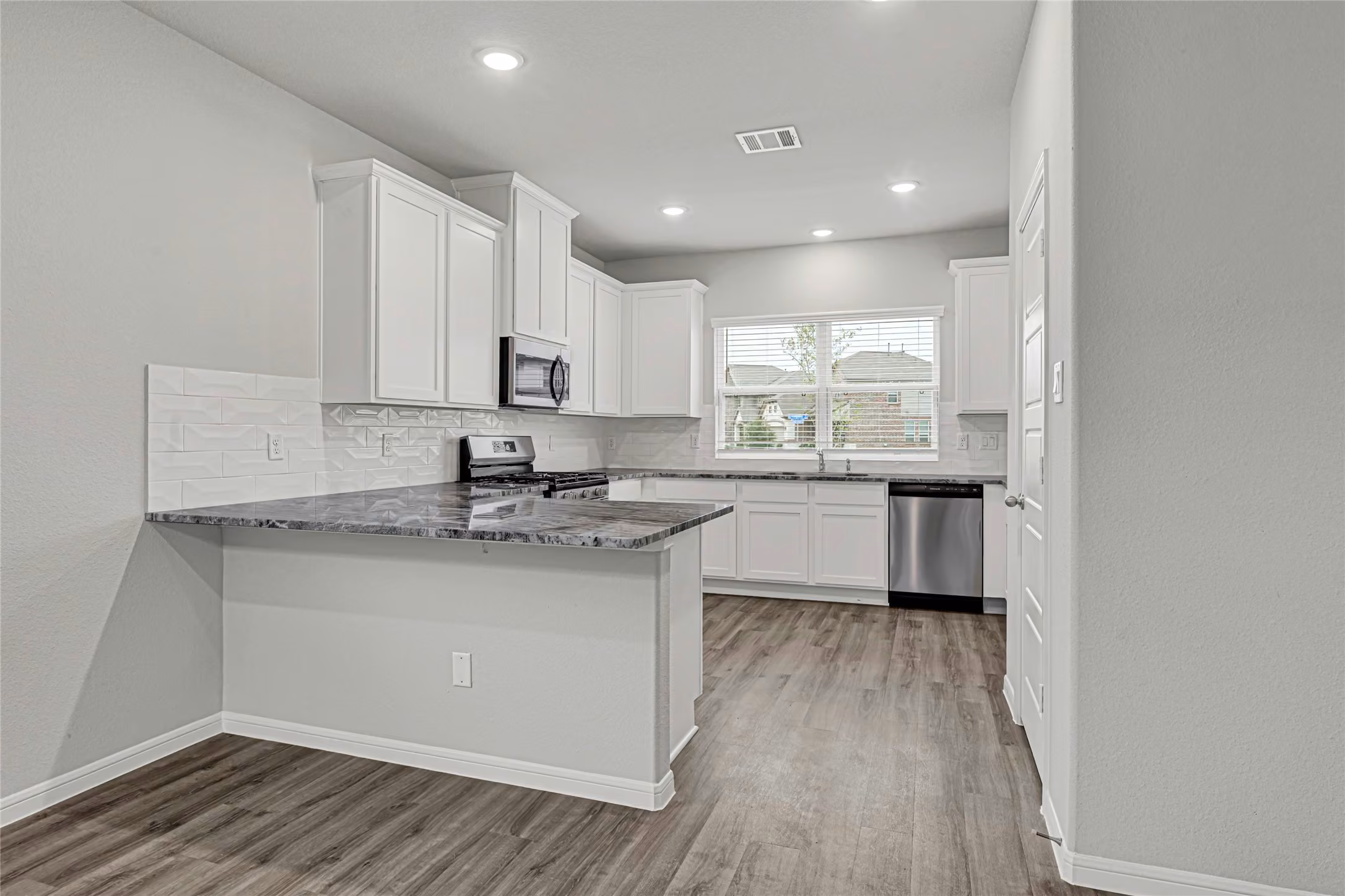Photo 7 of 2106 Spring Hollow Drive, Baytown, TX