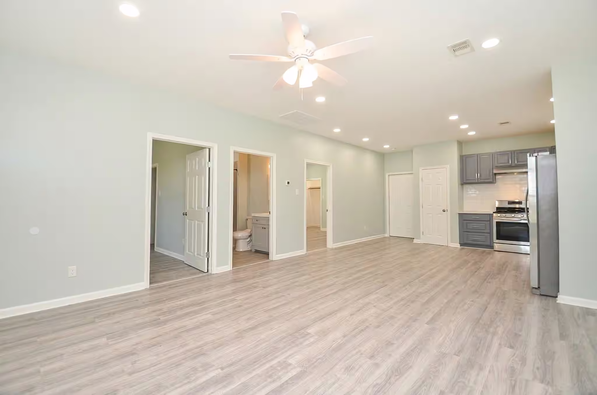 Photo 7 of 24719 Roscommon, Hempstead, TX