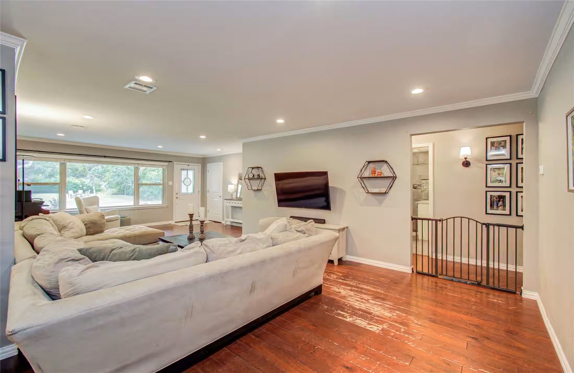 Photo 4 of 4846 Creekbend Drive, Houston, TX