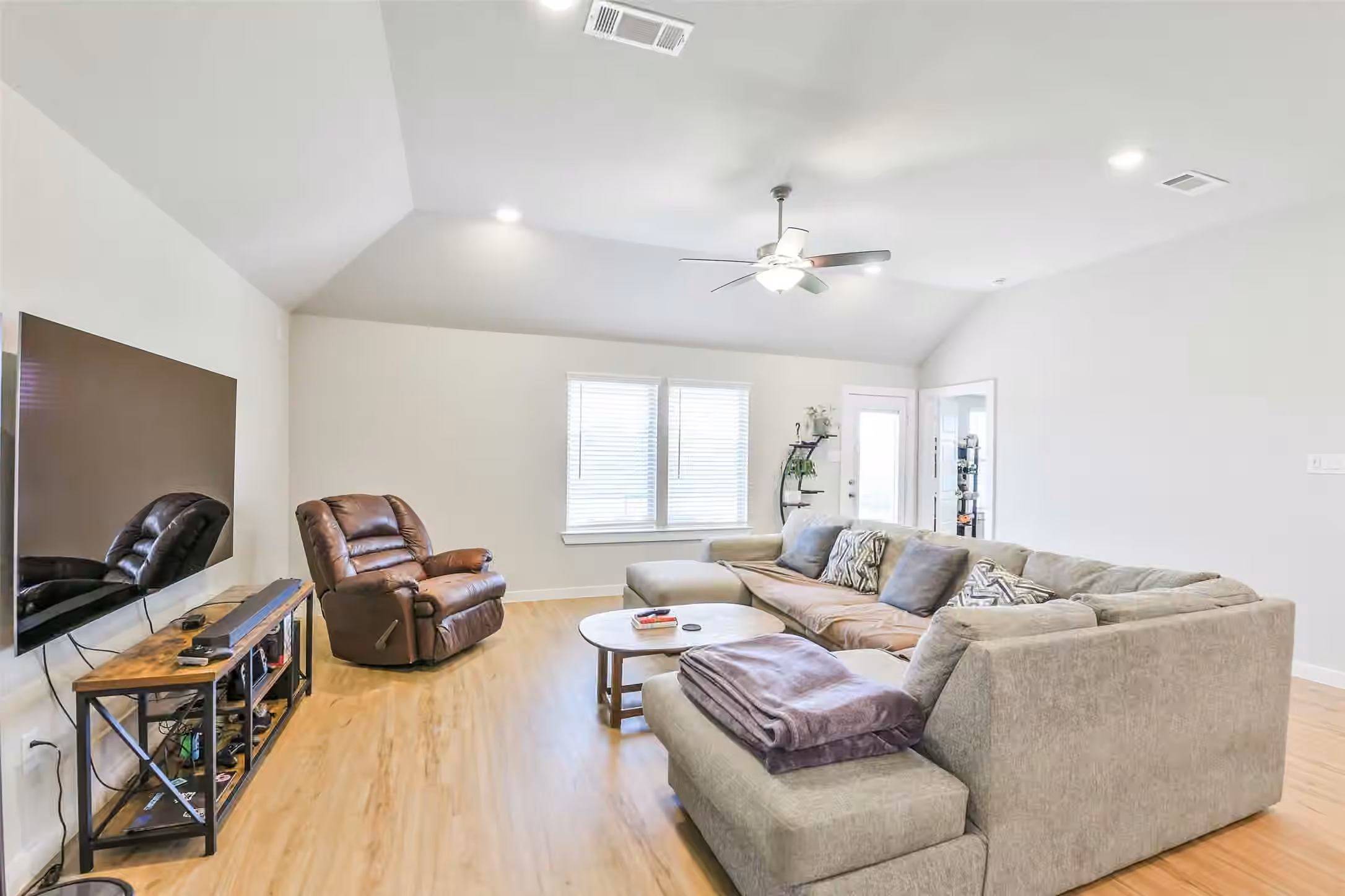 Photo 4 of 8522 Jetty Glen Drive, Cypress, TX