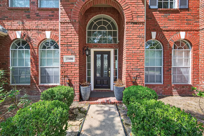 Photo 4 of 22406 Piper Terrace Lane, Katy, TX