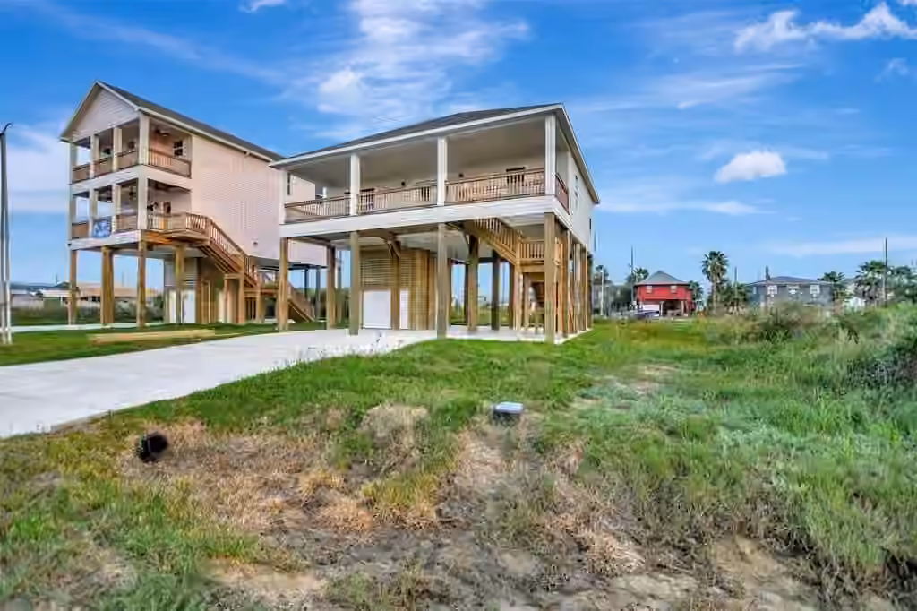 Photo 3 of 120 Jewel Drive, Crystal Beach, TX
