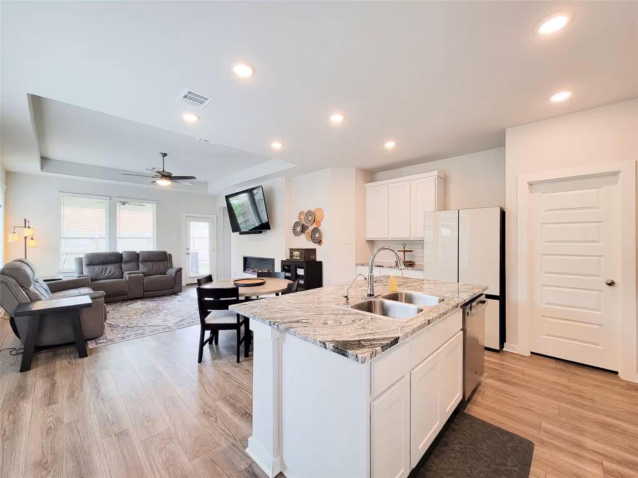Photo 2 of 2818 Bluebonnet Ridge Drive, Conroe, TX