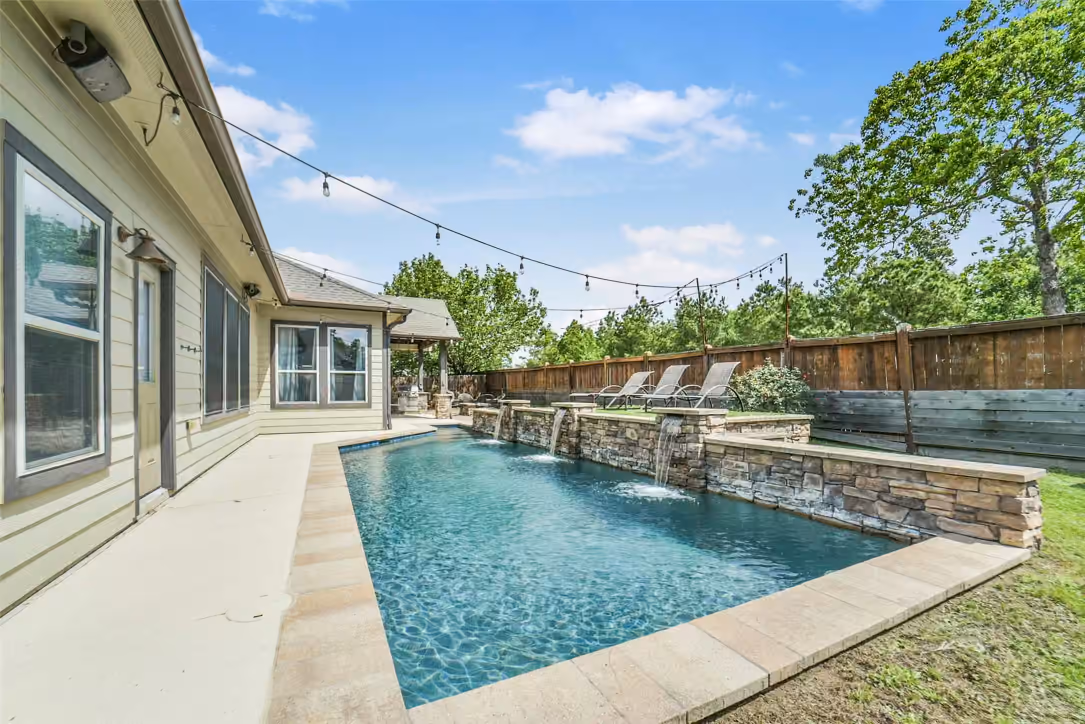 Photo 3 of 31510 Orchard Hill Lane, Spring, TX