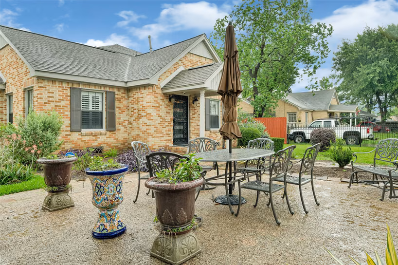 Photo 2 of 317 Avenue Of Oaks Street, Houston, TX