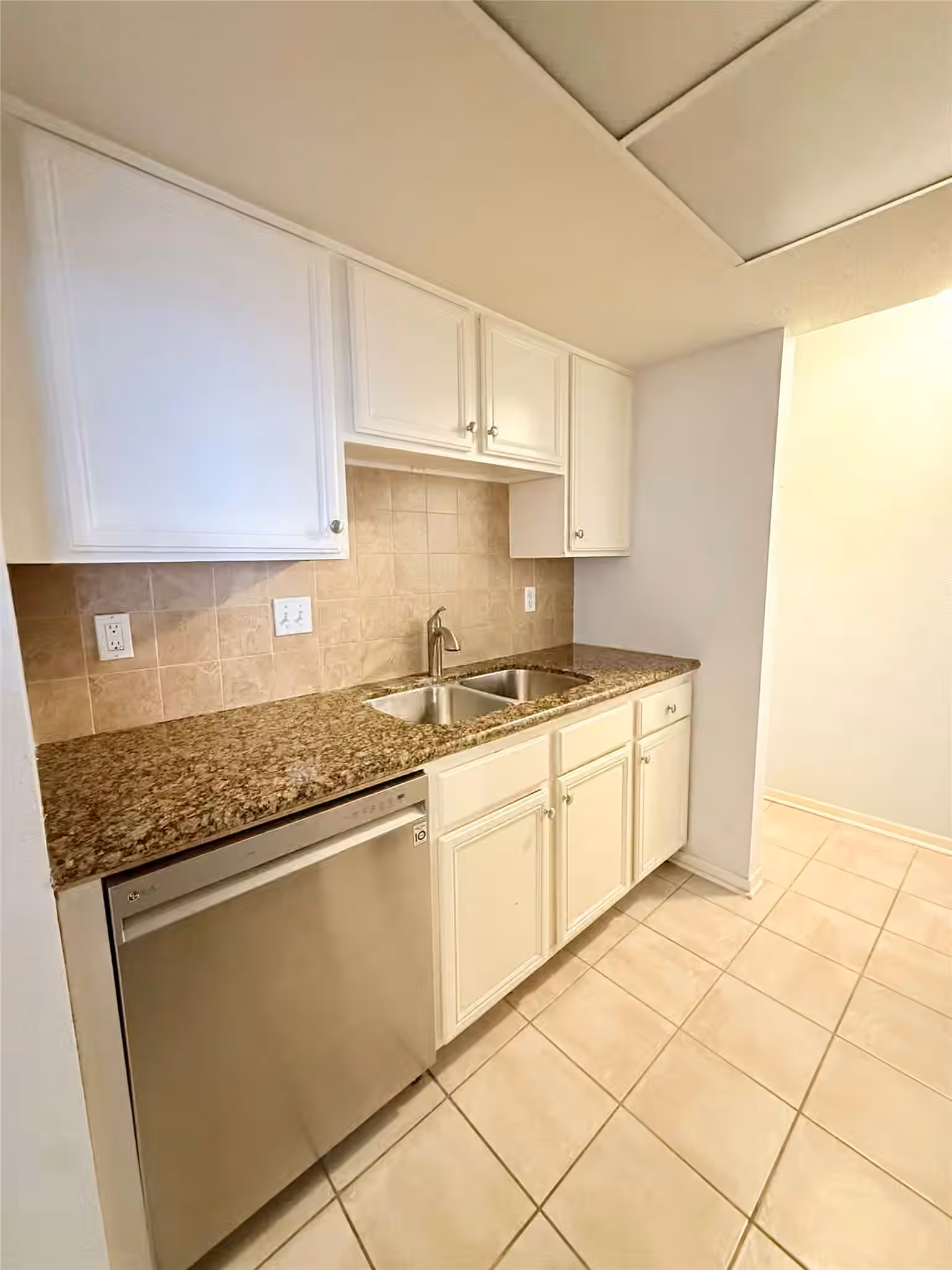 Photo 5 of 14555 Wunderlich Drive 2001, Houston, TX