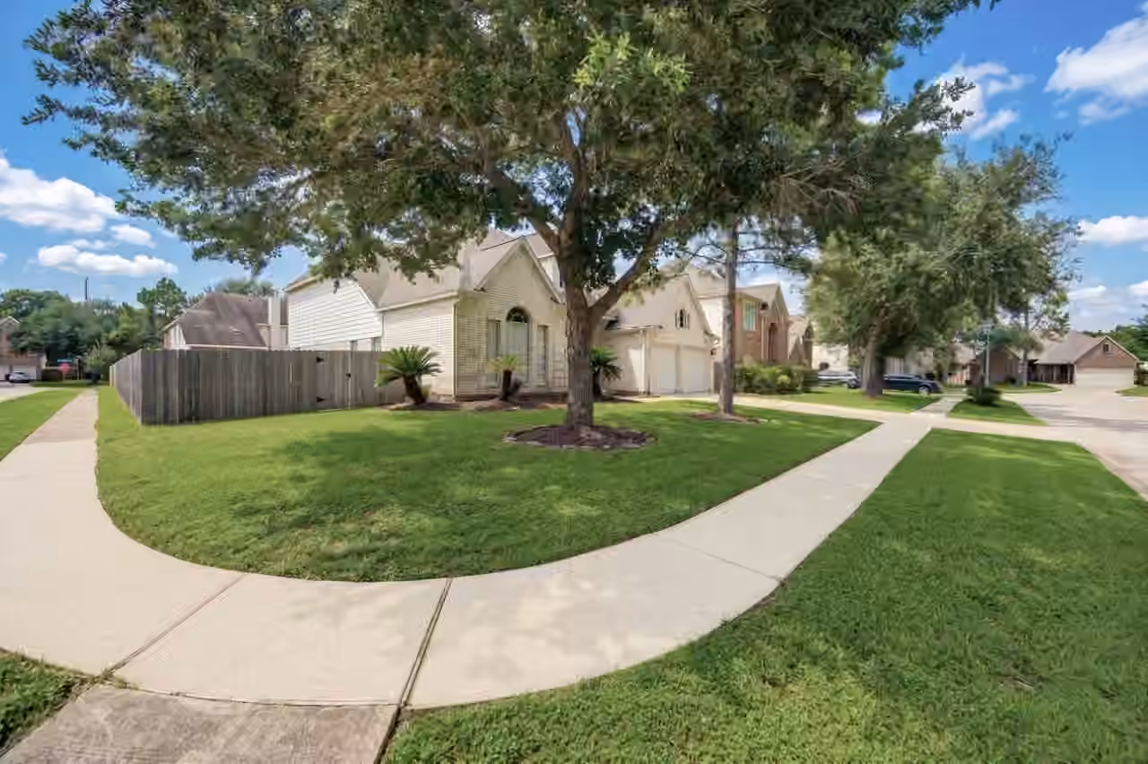 Photo 3 of 2318 Stoneburg Court, Sugar Land, TX