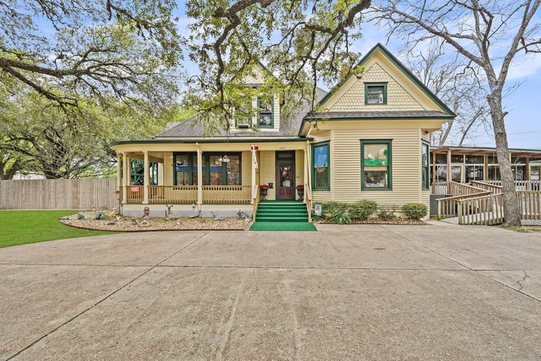 Photo 4 of 1030 4th Street, Rosenberg, TX