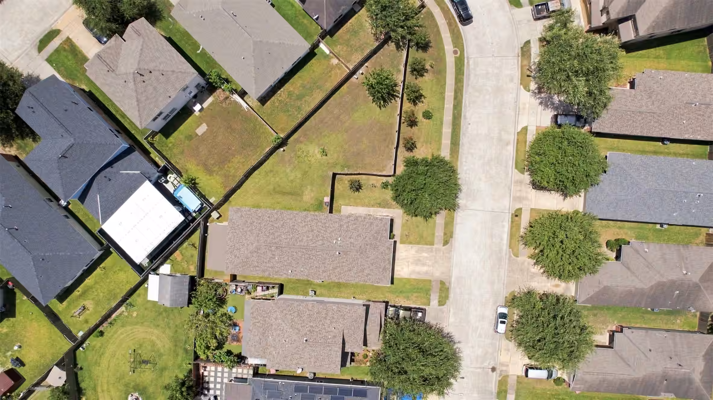 Photo 2 of 718 Sun Lodge Drive, Houston, TX