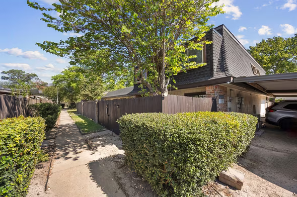 Photo 3 of 12020 Mighty Oak Drive B, Houston, TX