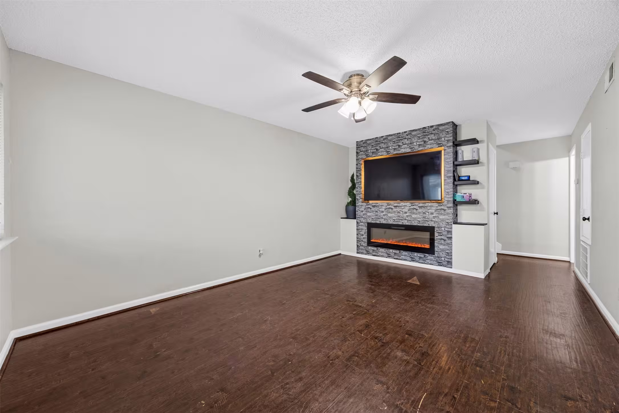 Photo 4 of 12020 Mighty Oak Drive B, Houston, TX