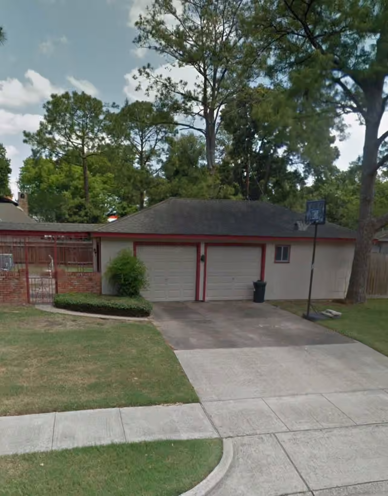 Photo 3 of 2102 Hollow Hook Road, Houston, TX
