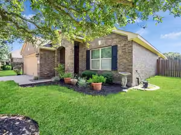 Photo 4 of 1519 Brook Hollow Drive, Pearland, TX