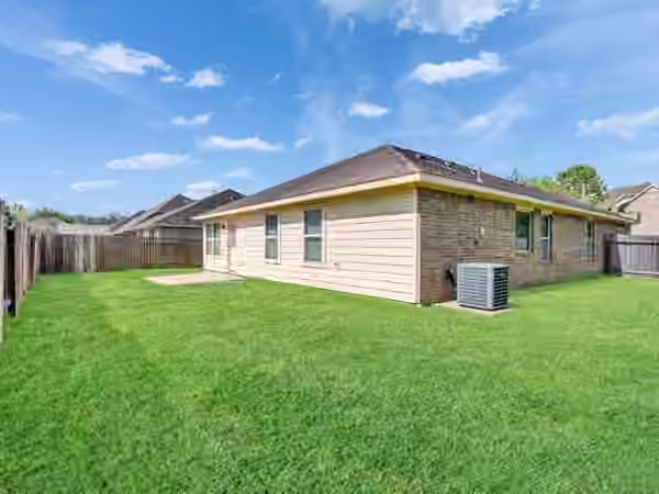 Photo 5 of 1519 Brook Hollow Drive, Pearland, TX