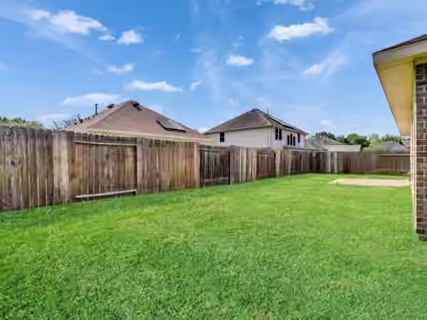 Photo 6 of 1519 Brook Hollow Drive, Pearland, TX