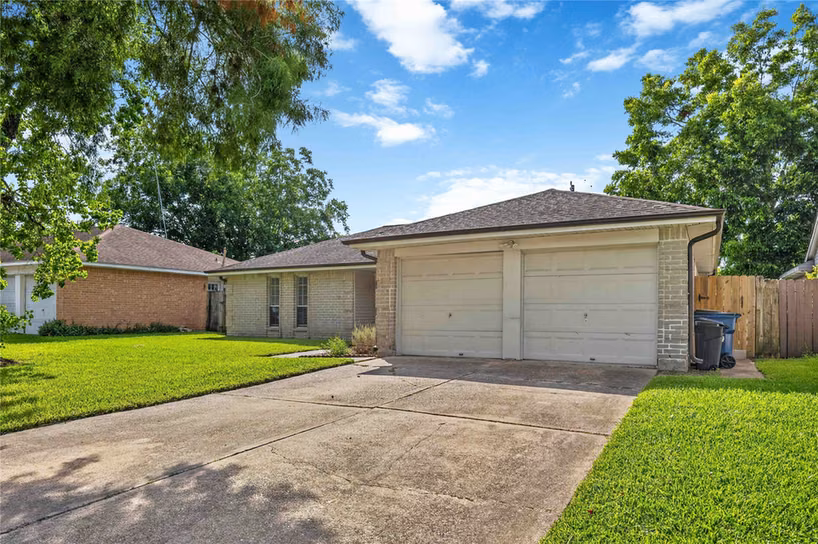 Photo 2 of 5427 Timpani Drive, Friendswood, TX