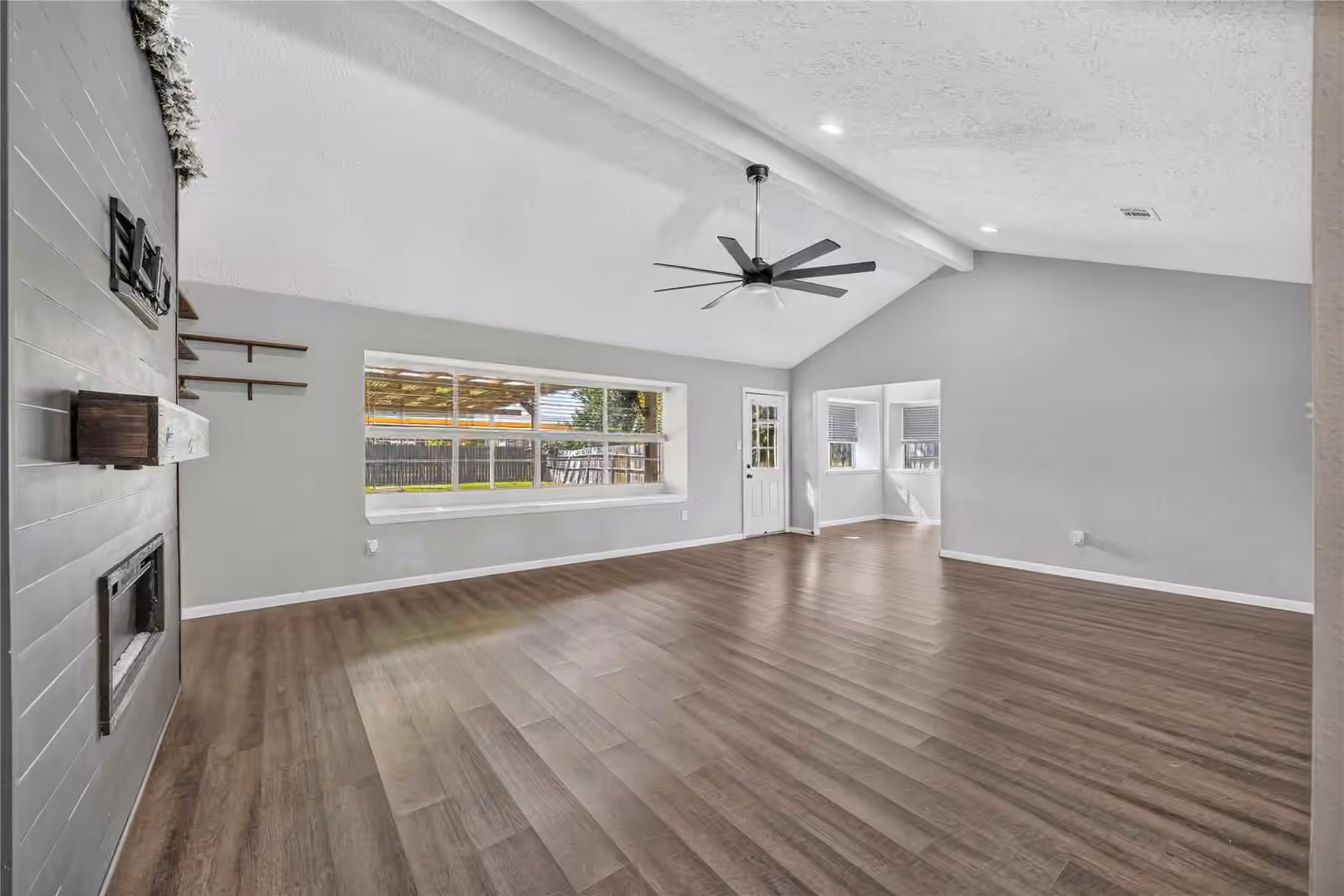 Photo 4 of 5427 Timpani Drive, Friendswood, TX