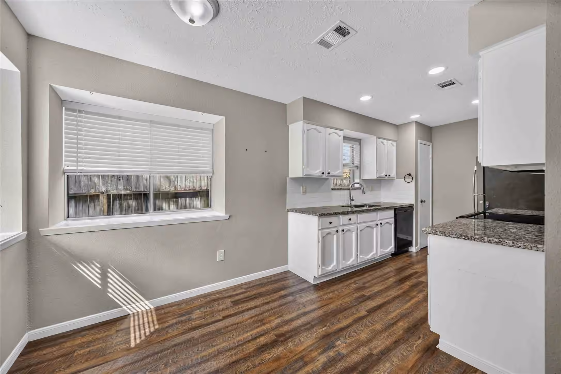 Photo 7 of 5427 Timpani Drive, Friendswood, TX