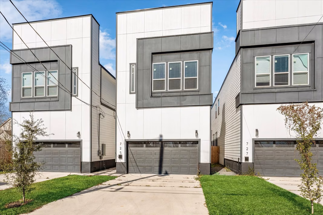 Photo 3 of 725 E 37th Street, Houston, TX
