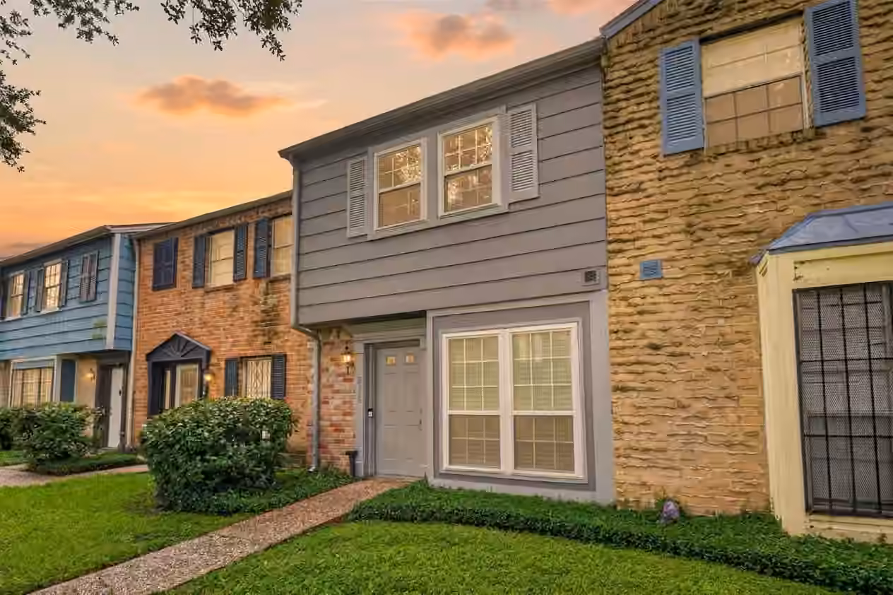 Photo 2 of 8355 Nairn St, Houston, TX