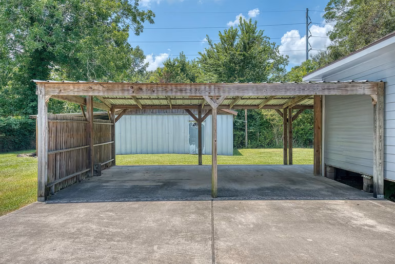 Photo 5 of 7804 Fm 834 E, Hull, TX